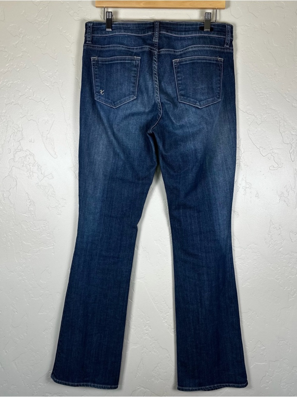 Kut From The Kloth Farrah Baby Bootcut Jeans Size 8 - Picture 3 of 6